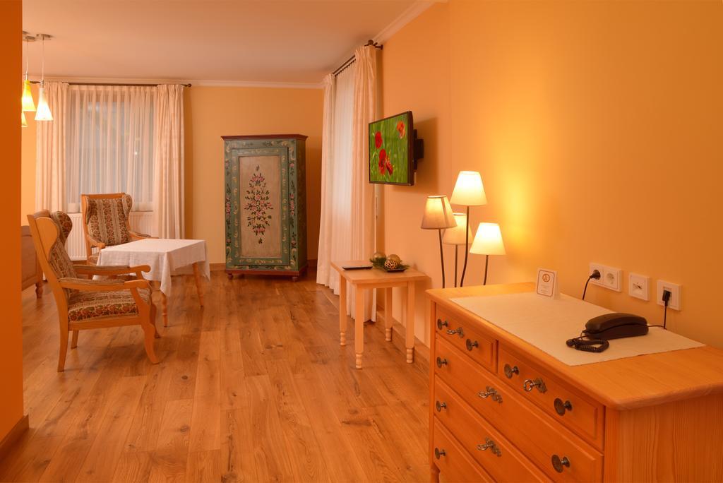 Landgasthof Haueis Marktleugast Rom bilde
