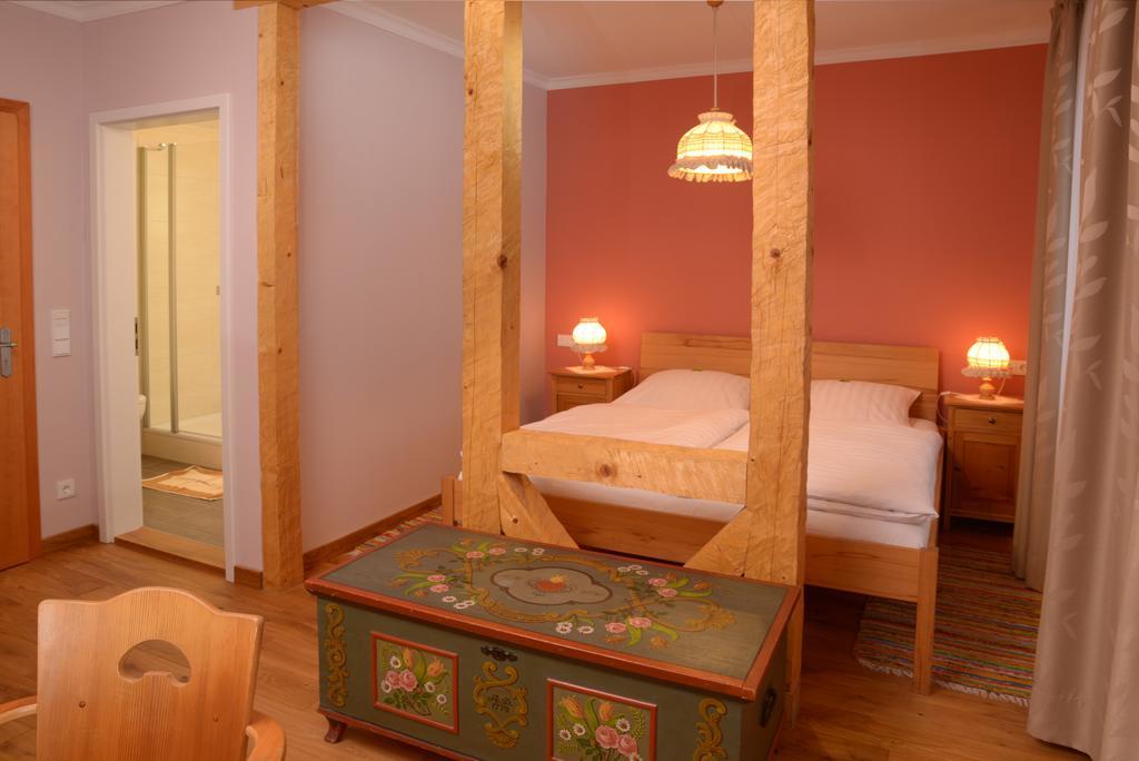Landgasthof Haueis Marktleugast Rom bilde
